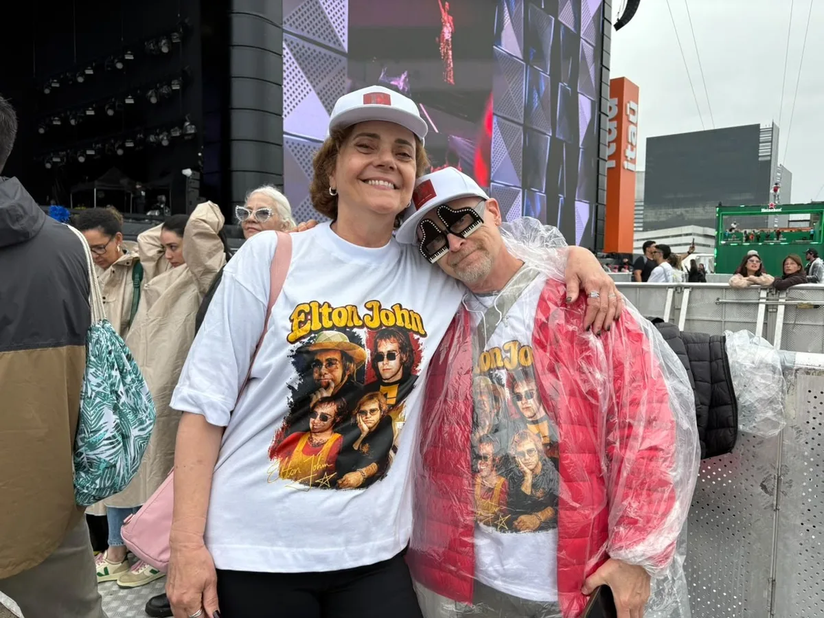 Fã de Elton John encontra o amor em grupo dedicado ao cantor