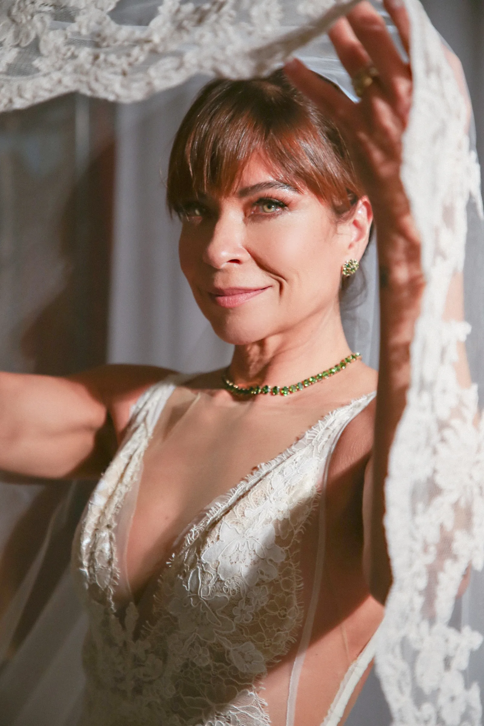 Anna Lima celebra casamento no Rio com vestido de Lethicia Bronstein