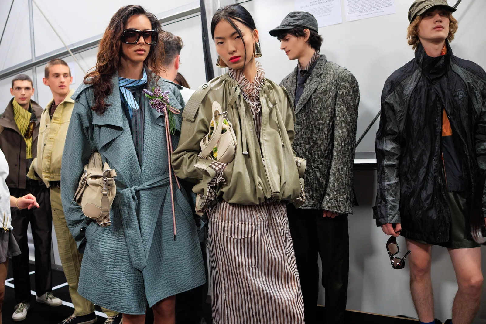 Burberry fecha a semana de moda de Londres com coleção para o verão 2027