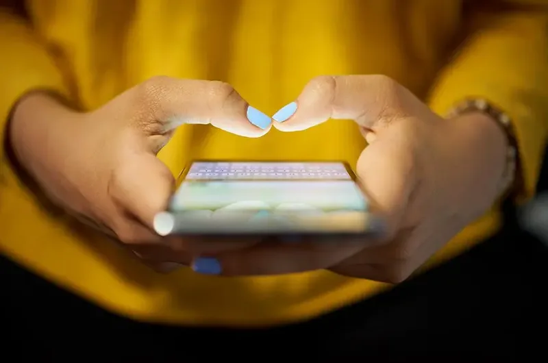 Regras para campanhas digitais incluem IA, imagem e disparos em massa
