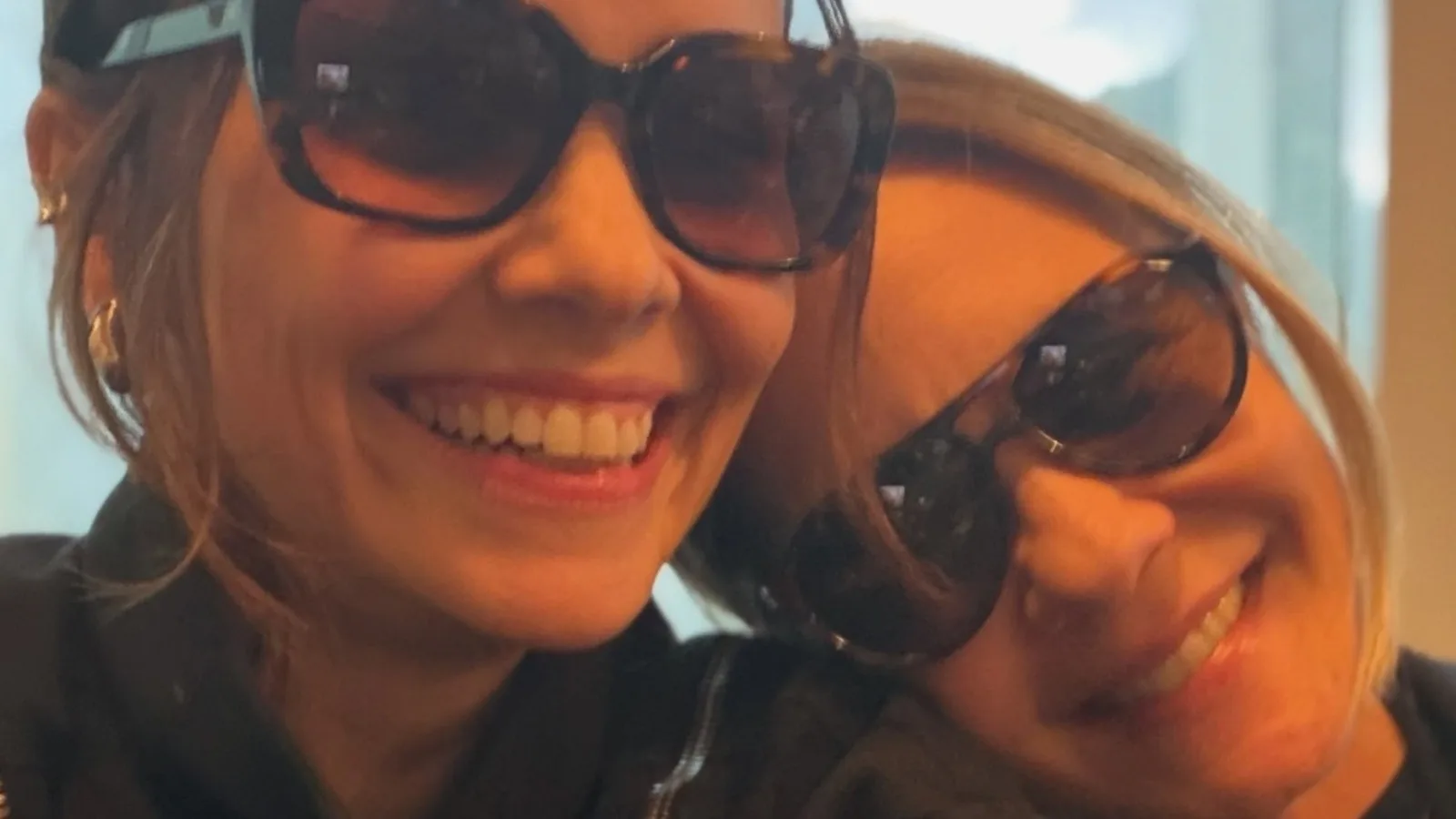 Débora Falabella e Adriana Esteves aparecem juntas após retorno de Avenida Brasil