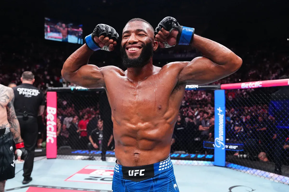 Parnasse nocauteia Dan Hooker em estreia no UFC Paris