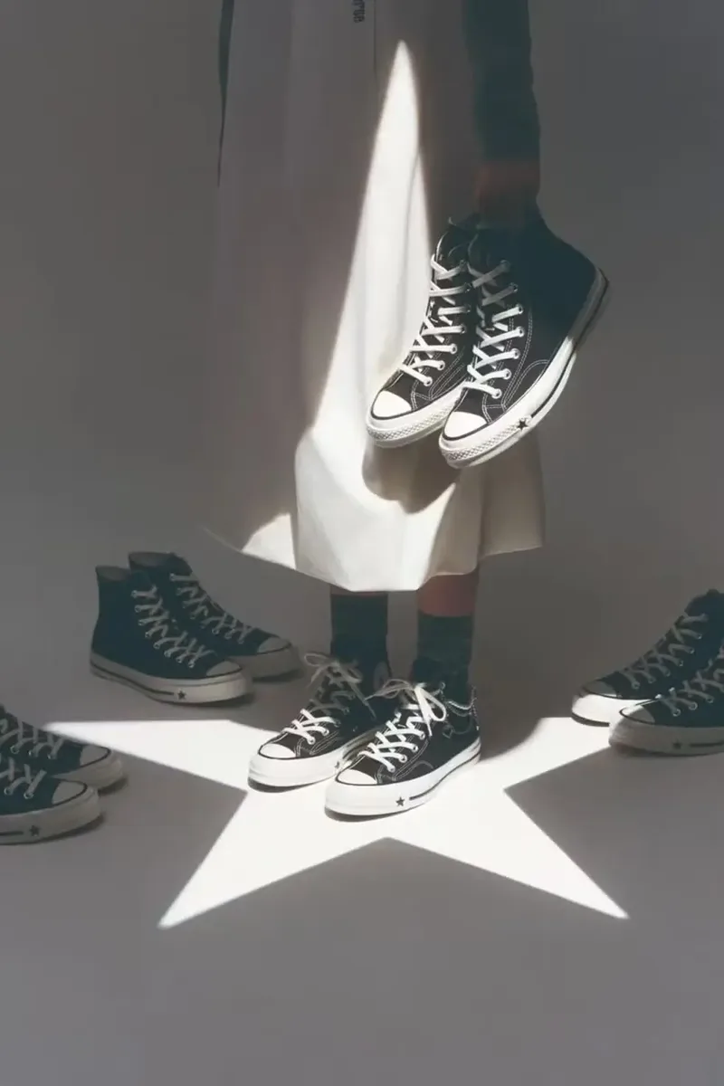 Converse remove campanha após críticas por associação à Ku Klux Klan