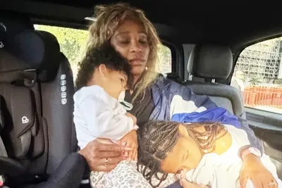 Serena Williams mostra rotina com as filhas e fala sobre maternidade