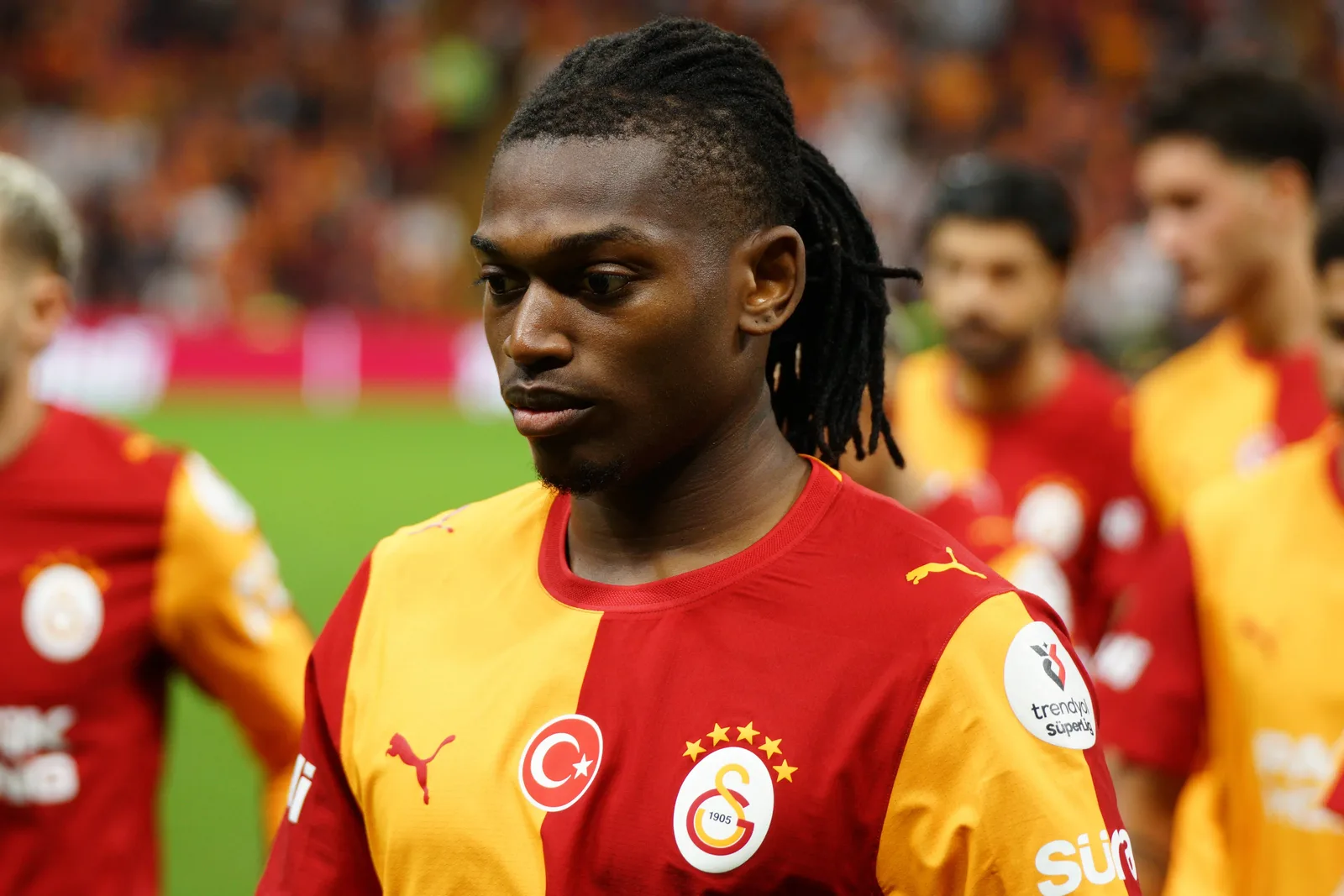 Rafael Leão é criticado após início sem gols pelo Galatasaray