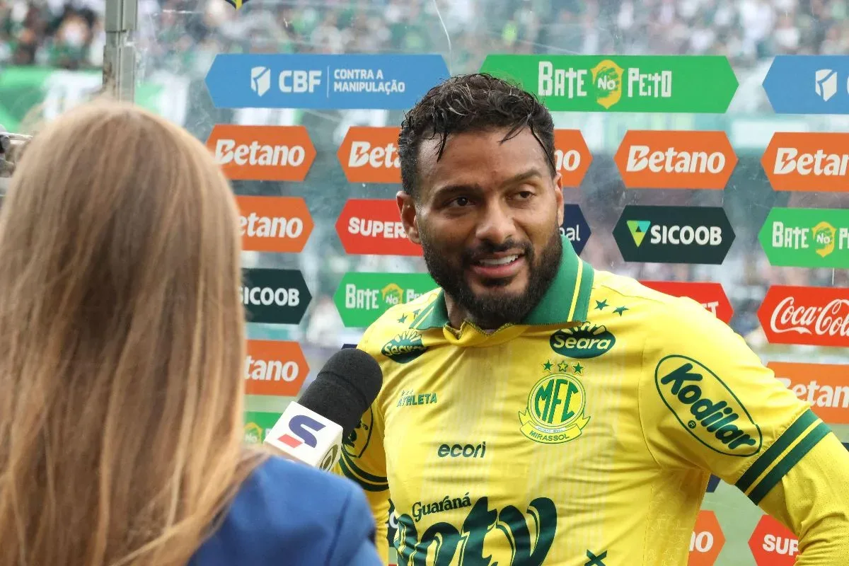 Reinaldo cobra critério da arbitragem após vitória do Mirassol no Brasileiro