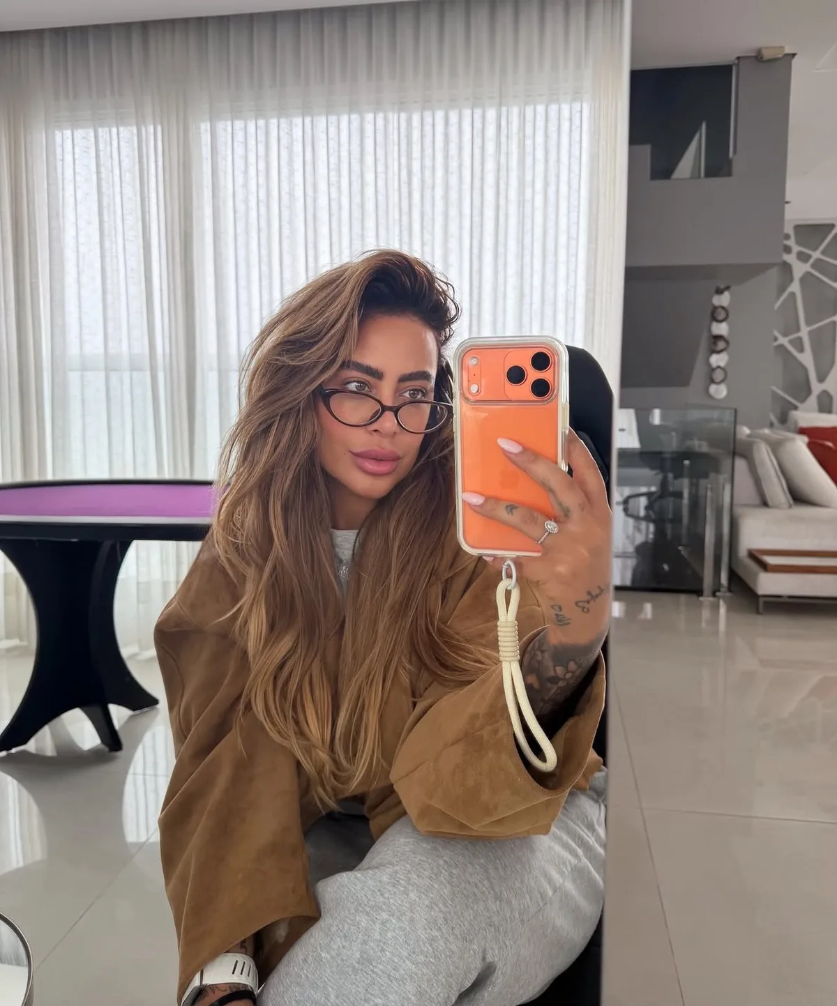 Rafaella Santos reúne registros de agosto e setembro em novo álbum