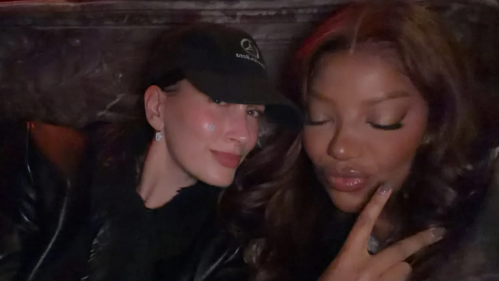 Ludmilla compartilha foto ao lado de Hailey Bieber em festa em Paris