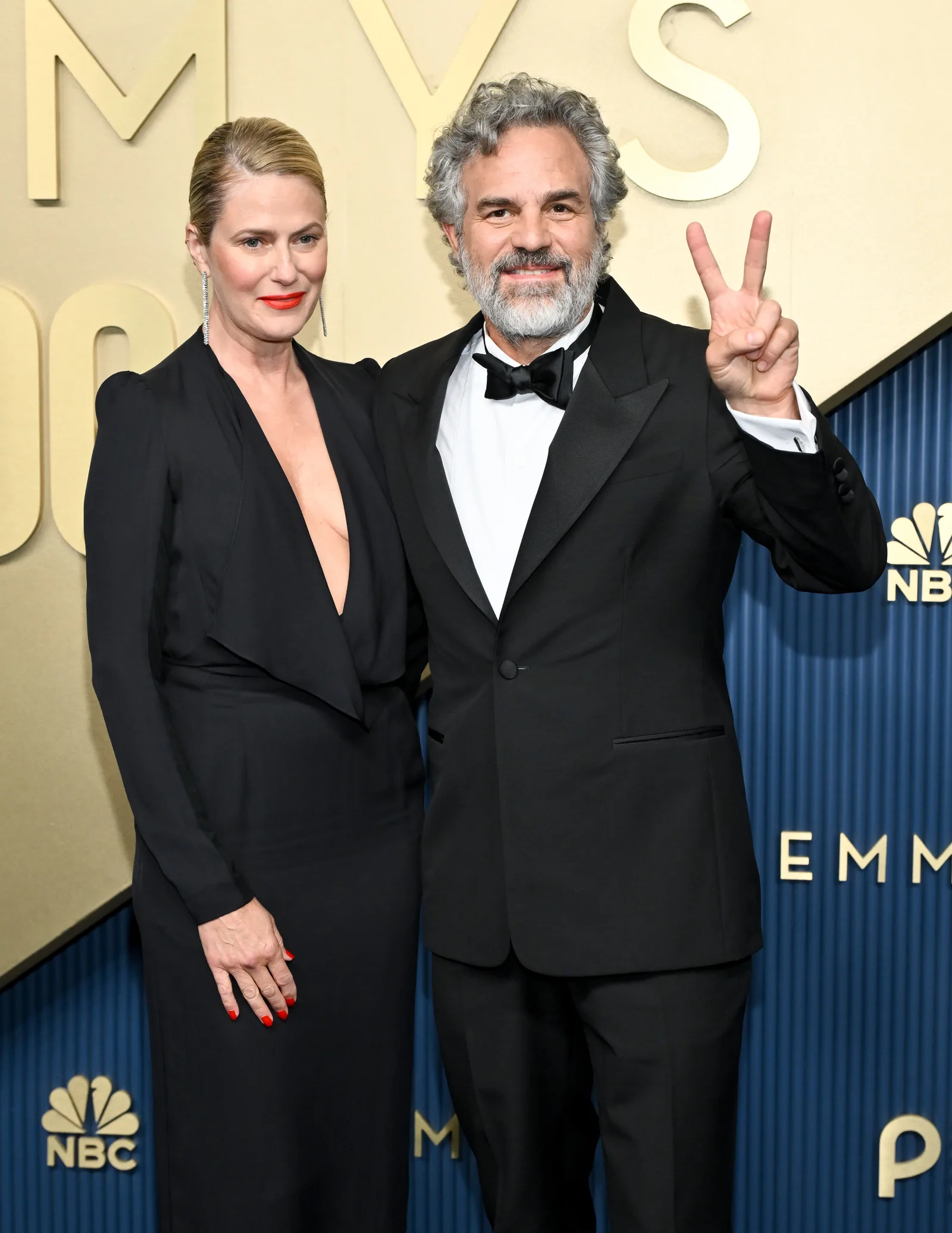 Emmy 2026 reúne casais de Hollywood no tapete vermelho