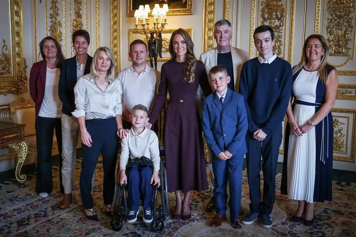 Kate Middleton recebe participantes dos Três Picos em chá no Castelo de Windsor