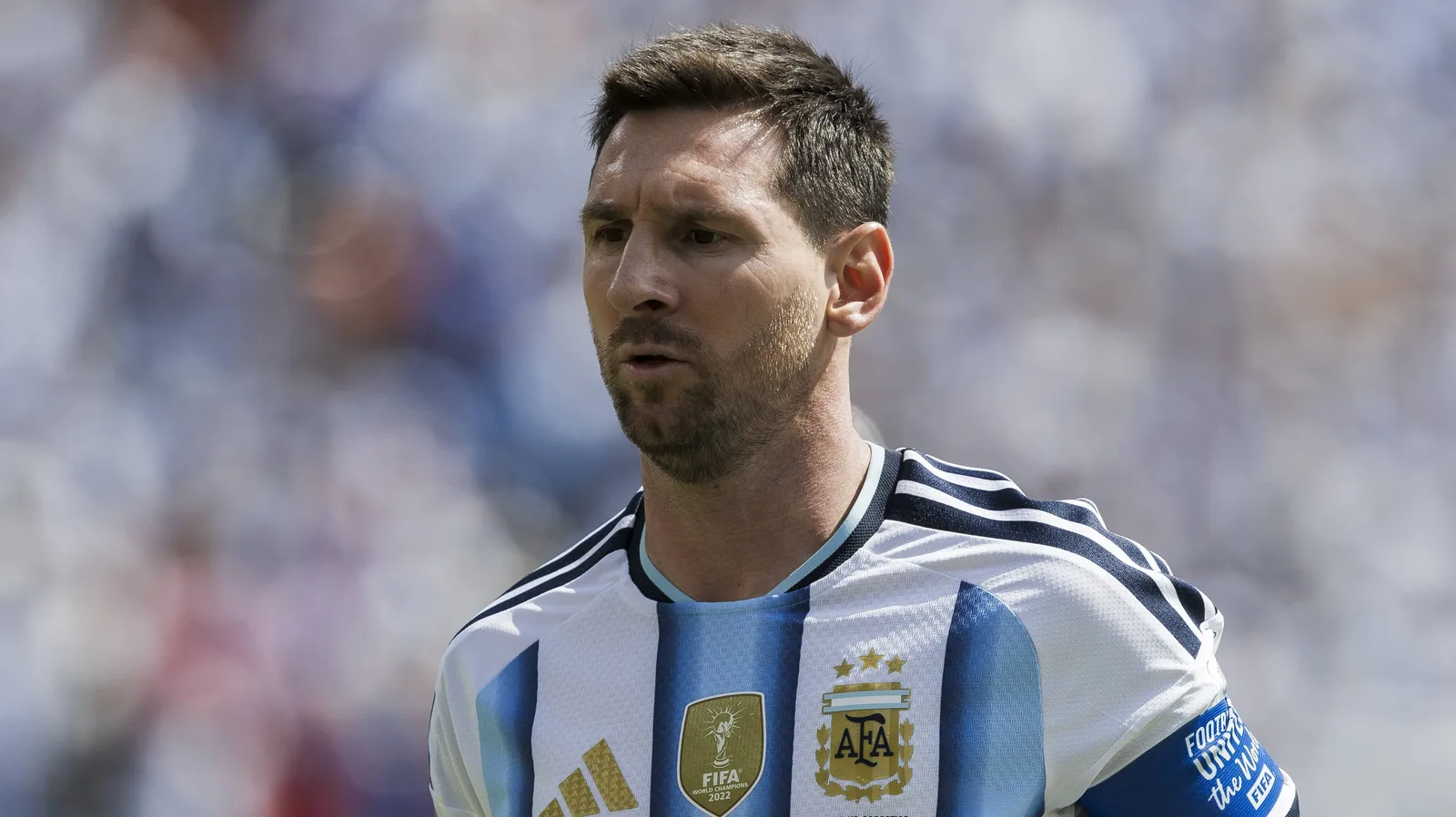 Newell’s adia negociação por Messi, mas mantém porta aberta para retorno