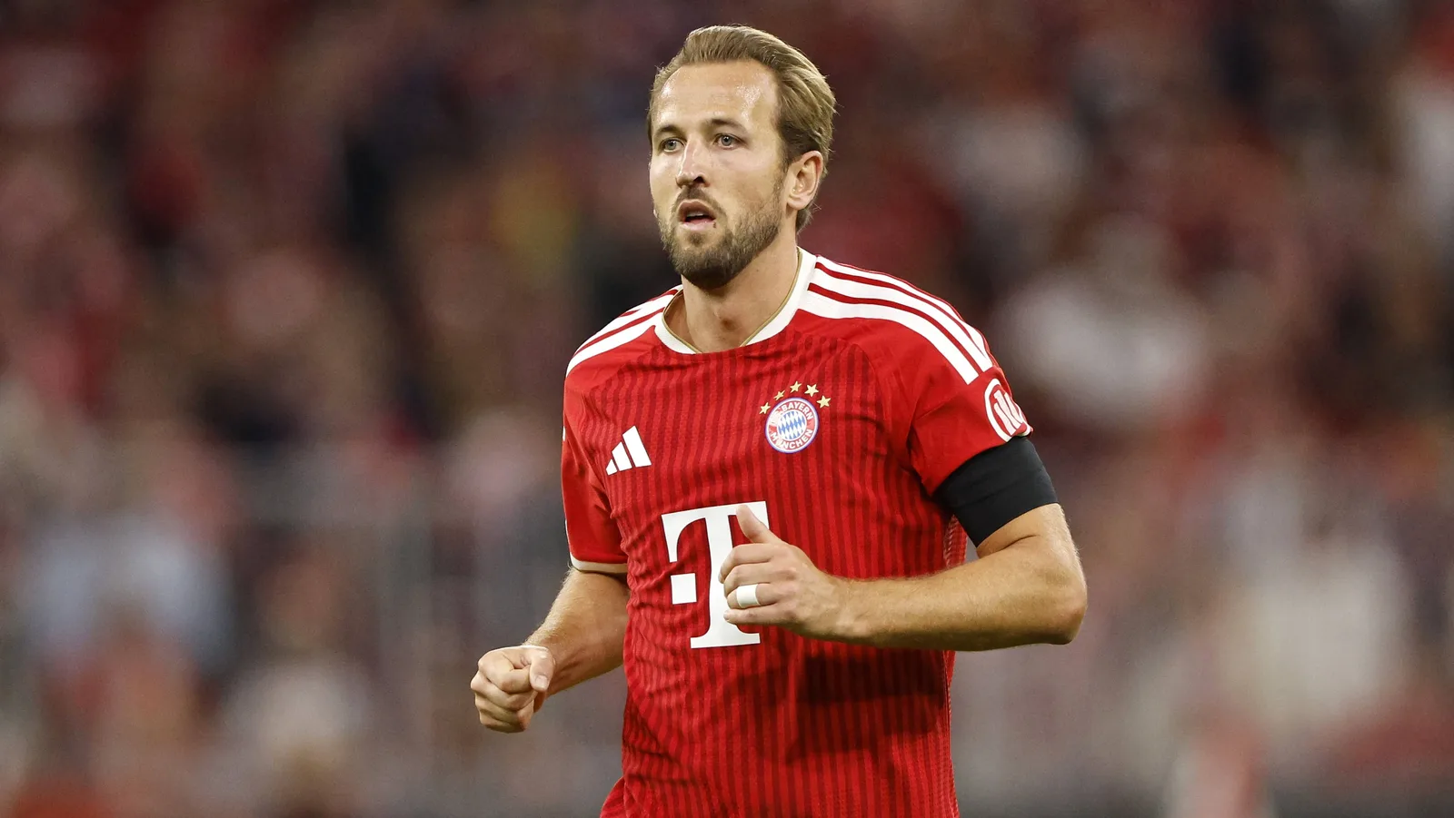 Kane iguala Gerd Müller em noite de goleada do Bayern na Champions