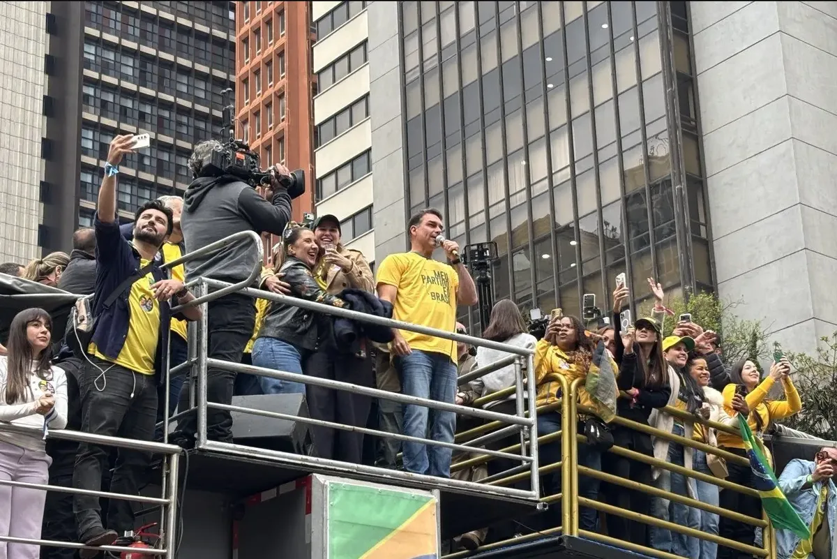 Flávio usa ato na Paulista para medir força do bolsonarismo em 2026