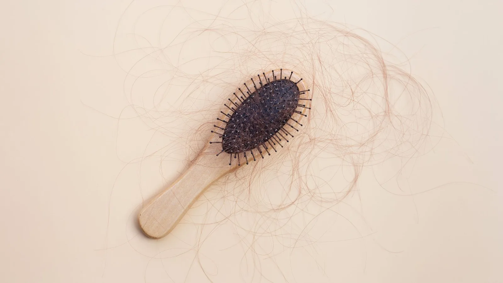 Queda de cabelo durante o uso de canetas ainda desafia especialistas